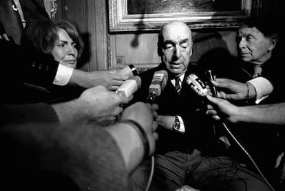 El poeta Pablo Neruda, el 21 d'octubre de 1971 a París després que s'anunciés el seu Nobel de Literatura.