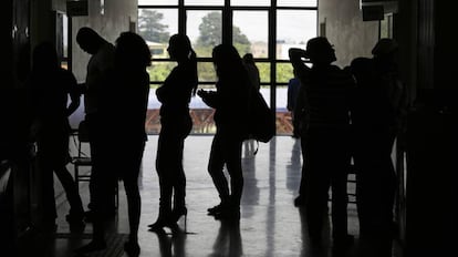 Fila de eleitores em um colégio eleitoral em São Paulo, no dia 2 de outubro. 