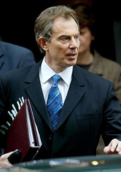 Tony Blair, camino del Parlamento para hacer una declaración sobre Irak.