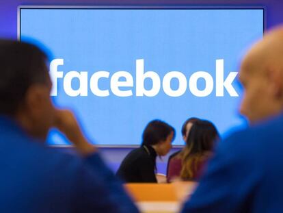 Facebook es la mayor red social, con casi 2.000 millones de usuarios activos al mes.