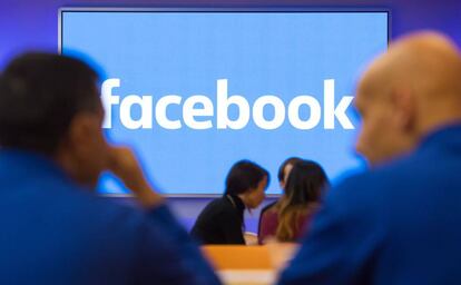 Facebook es la mayor red social, con casi 2.000 millones de usuarios activos al mes.