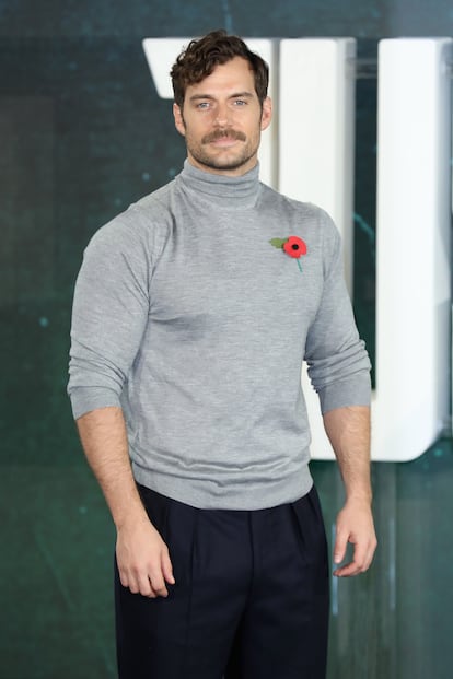 Henry Cavill's body (pictured, in London in 2017) is one of the most desired by many gym-goers, but experts warn his muscle mass comes from years of effort and can't be achieved in just a few months. 