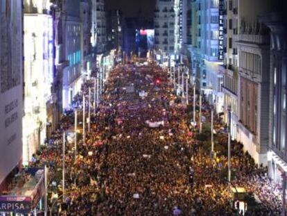 La jornada del día de la mujer terminó con una movilización sin precedentes y superior a la de cualquier otro país. Diversos factores han contribuido al hecho diferencial español