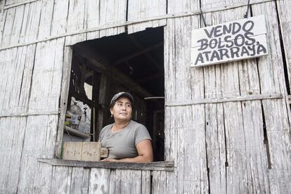 Katy Vera, 38 anos. Vive com cerca de 30 pessoas na sua casa em Pedernales, e todos estão bem. “Achei que acabaríamos mal”, diz. “Peço que nos ajudem, isso é o que quero pedir neste momento a todo mundo.”