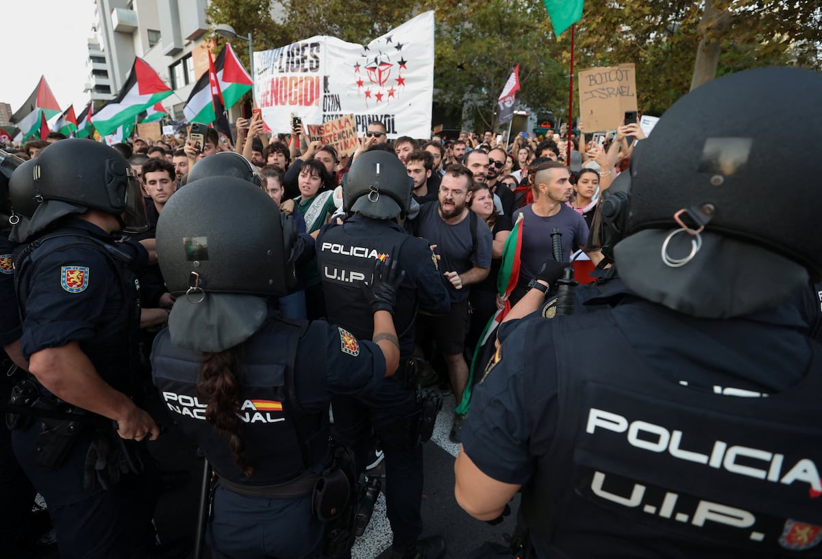 Cinco detenidos en la concentración ante el Roig Arena por la presencia del Hapoel Tel Aviv, rival del Valencia en la Euroliga