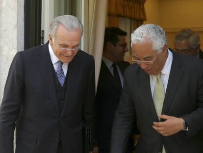 El primer ministro de Portugal, Ant&oacute;nio Costa, a la derecha, con el presidente de la Fundaci&oacute;n La Caixa, Isidro Fain&eacute;.
 
