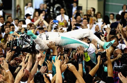 Rosberg celebra a conquista de seu primeiro título na F-1.