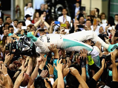 Rosberg celebra a conquista de seu primeiro título na F-1.