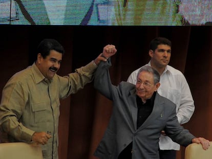 Nicolás Maduro e Raúl Castro em Havana, em dezembro.