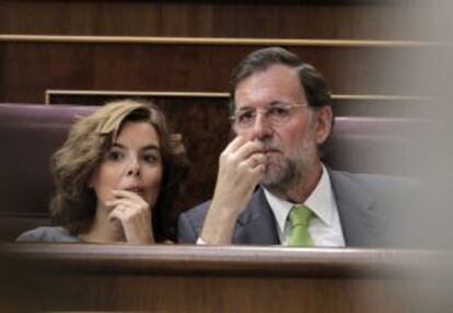 Rajoy y Sáenz de Santamaría, en el pleno extraordinario del Congreso.