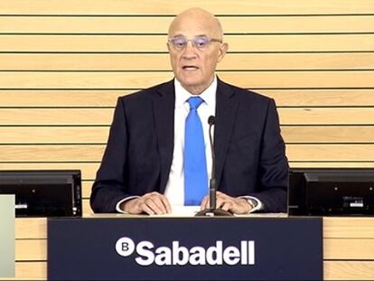 Imagen del presidente de Banco Sabadel, Josep Oliu, durante la retransmisión en streaming de la junta general de accionistas 2020.