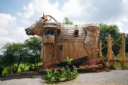 En La Balade des Gnomes, en Durbuy (Bélgica), podremos dormir en el interior de un caballo de Troya.