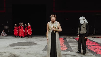 Emm Vilarasau en una escena d''Ifigenia', al Teatre Lliure.