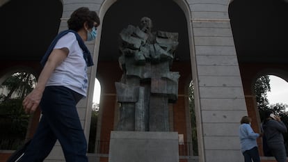Estatua de Francisco Largo Caballero en el Paseo de la Castellana, en Madrid.