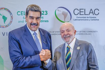 Nicolás Maduro and Lula da Silva at the CELAC summit in Saint Vincent and the Grenadines.