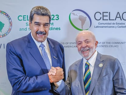 Nicolás Maduro and Lula da Silva at the CELAC summit in Saint Vincent and the Grenadines.