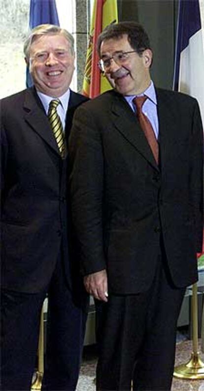 Pat Cox, presidente del Parlamento Europeo, y Romano Prodi, ayer en Bruselas.