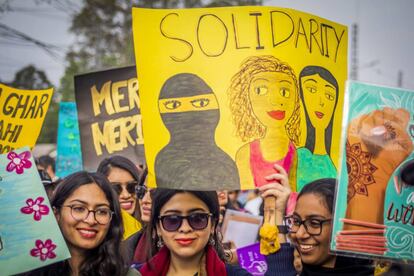 Las mujeres toman las calles en Lahore, Pakistán, durante el 8 de marzo.
