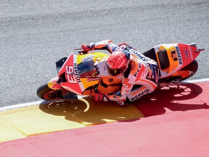 Marc Márquez durante los entrenamientos del Gran Premio de Aragón, este sábado en Alcañiz