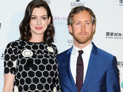 La actriz Anne Hathaway y su esposo Adam Shulman.