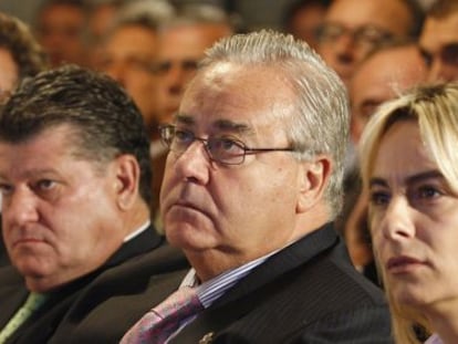 Sonia Castedo, Luis D&iacute;az Alperi y los constructores Valent&iacute;n Botella y Enrique Ortiz en 2007.