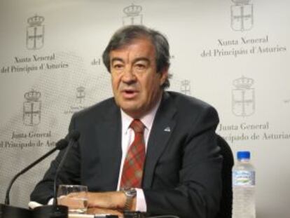 Francisco Álvarez-Cascos en el Parlamento asturiano.