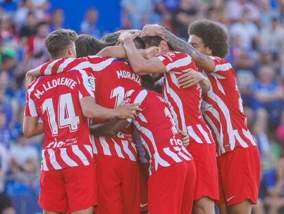 15 August 2022, Spain, Getafe: Atletico's Alvaro Morata celebrates scoring his side's first goal with team mates during the Spanish La Liga soccer match between Getafe CF and Atletico Madrid at Estadio Coliseum Alfonso Perez. Photo: Pablo Garcia/DAX via ZUMA Press Wire/dpa
Pablo Garcia/DAX via ZUMA Press / DPA
15/08/2022 ONLY FOR USE IN SPAIN
