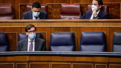 Health Minister Salvador Illa (l) in Congress today.