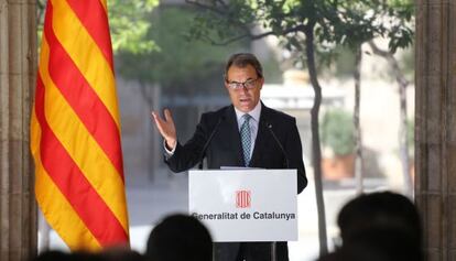 Artur Mas speaks to the press on Friday morning.