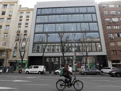 Fachada del edificio rehabilitado en el número 36 de la calle de Goya.  