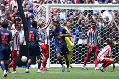 Mayulu celebra su gol, el tercero del PSG, ante el Atlético de Madrid este domingo.