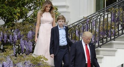 Donald y Melania Trump, con su hijo Barron.