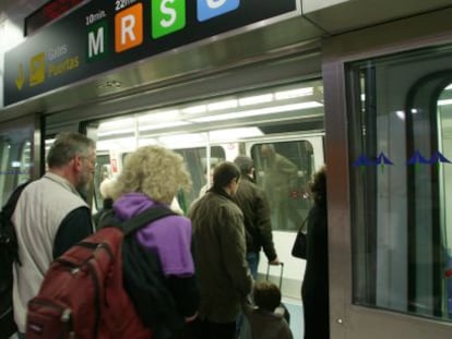 Viajeros en el aeropuerto de Barajas.