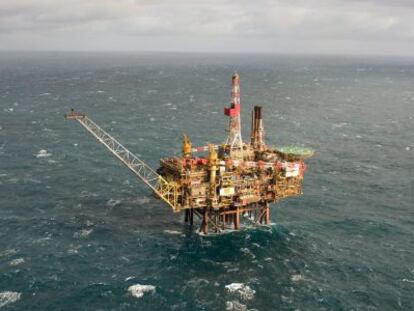 Un plataforma de Royal Dutch Shell en el Mar del Norte.