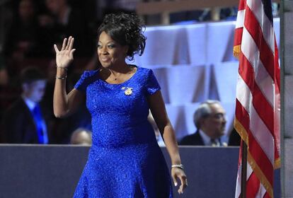 La celebridad estadounidense Star Jones llega para hablar en el tercer día de la Convención Nacional Demócrata 2016, en Filadelfia, Pensilvania.