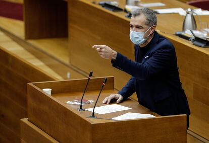 En la imagen, el portavoz de Ciudadanos, Toni Cantó, durante su intervención en un pleno de las Cortes Valencianas.