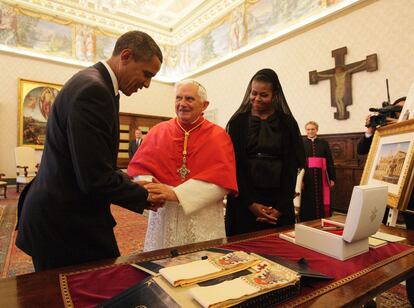 El presidente de los EEUU Barack Obama y su esposa Michelle mantuvieron un encuentro con el Papa Benedicto XVI en el Vaticano el 10 de julio de 2009. Fue el primer encuentro de Obama con el Papa tras ser elegido presidente de los EEUU