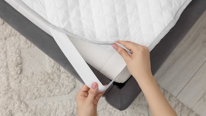 Artículo de EL PAÍS Escaparate que describe las ventajas de usar el protector de colchón más vendido en Amazon