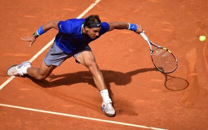 Nadal devuelve la pelota ante Roberto Bautista 