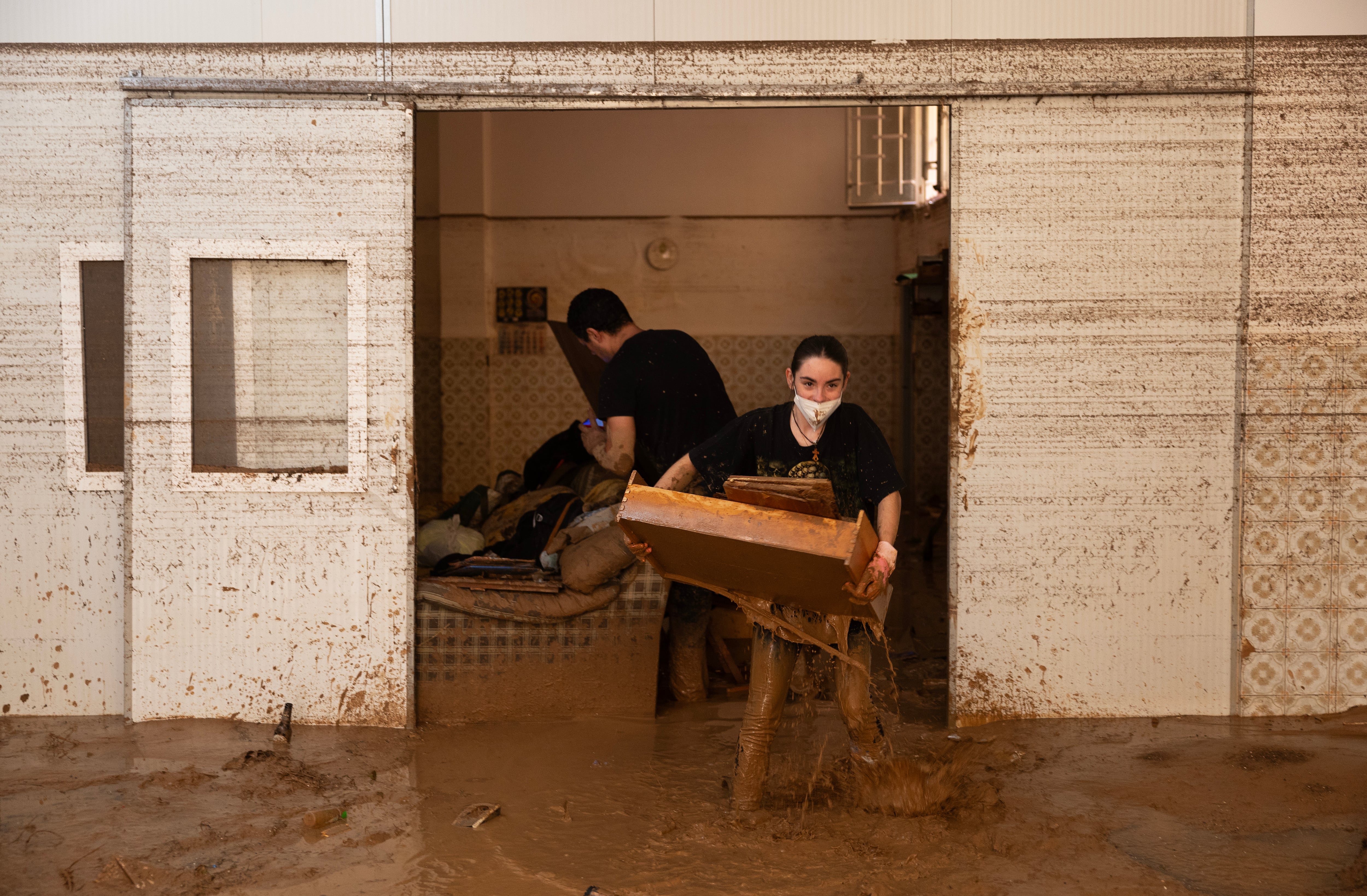 Las imágenes del paso de la dana en Valencia: la búsqueda de víctimas mortales 