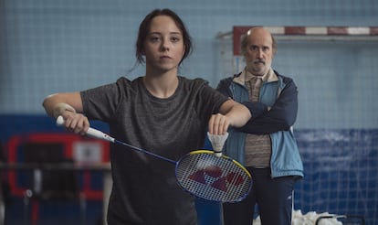 Carla Quílez y Javier Cámara en 'Yakarta', serie de Movistar Plus+