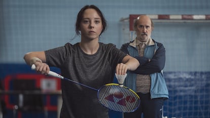 Carla Quílez y Javier Cámara en 'Yakarta', serie de Movistar Plus+