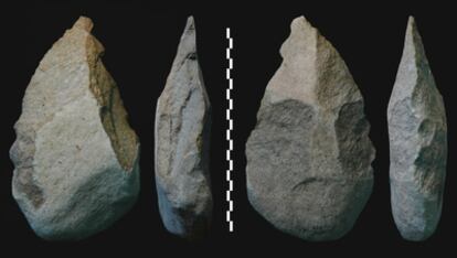 Un hacha prehistórica (mostrada por sus cuatro lados) de 235x132x55 milímetros.