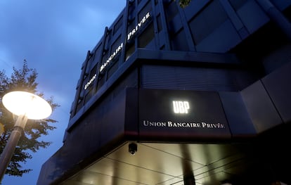 El logotipo del banco Union Bancaire Privee (UBP) se ve en una sucursal en Zúrich, Suiza, en un imagen de archivo.