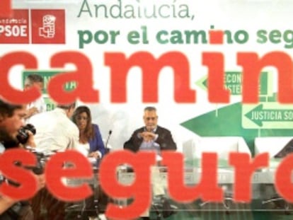 Susana D&iacute;az y Jos&eacute; Antonio Gri&ntilde;&aacute;n en la reuni&oacute;n del Comit&eacute; Director de los socialistas el pasado 9 de mayo.