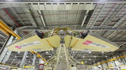Ensamblaje del ala del A350 en la factoría de Getafe