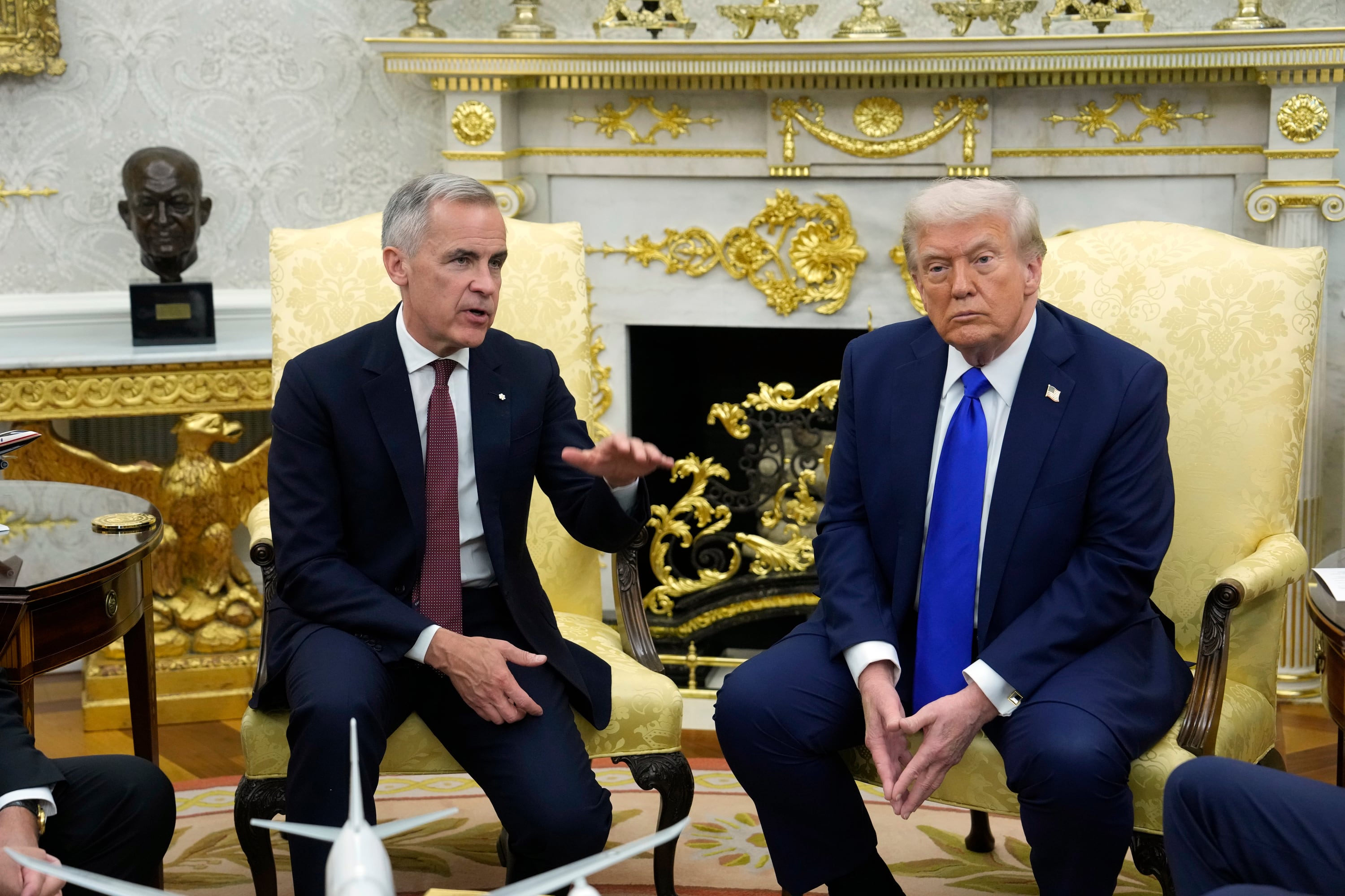 Trump afirma que EE UU y Canadá alcanzaron un acuerdo de último momento que pausa la entrada en vigor de nuevos aranceles
