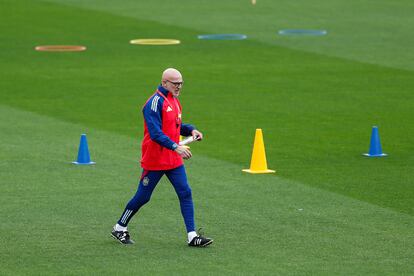 Luis De la Fuente durante el entrenamiento de la selección española el miércoles 8 de octubre.