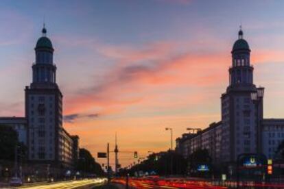 Vista de Frankfurter Tor en Karl-Marx-Allee, Berlín.