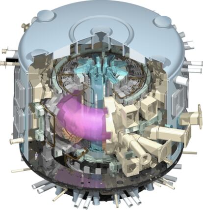 Esquema del futuro reactor de fusión nuclear ITER, con la estructura en forma de rosquilla denominada de tokamak y el plasma caliente marcado en color rosa